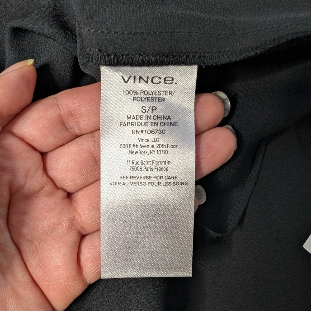 Vince Classic Black Top - Picture 2 of 5